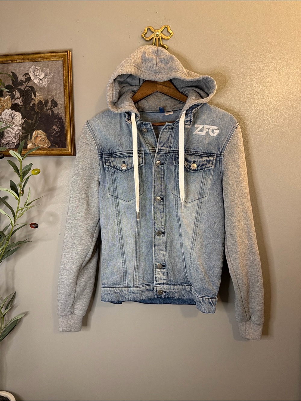 H&M Hooded Denim Jacket Medium Light Wash Gray Knit Sleeves ZFG Embroidered - Picture 3 of 7